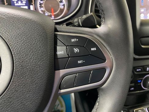 Used 2021 Jeep Cherokee Latitude Plus AWD/4WD image 21