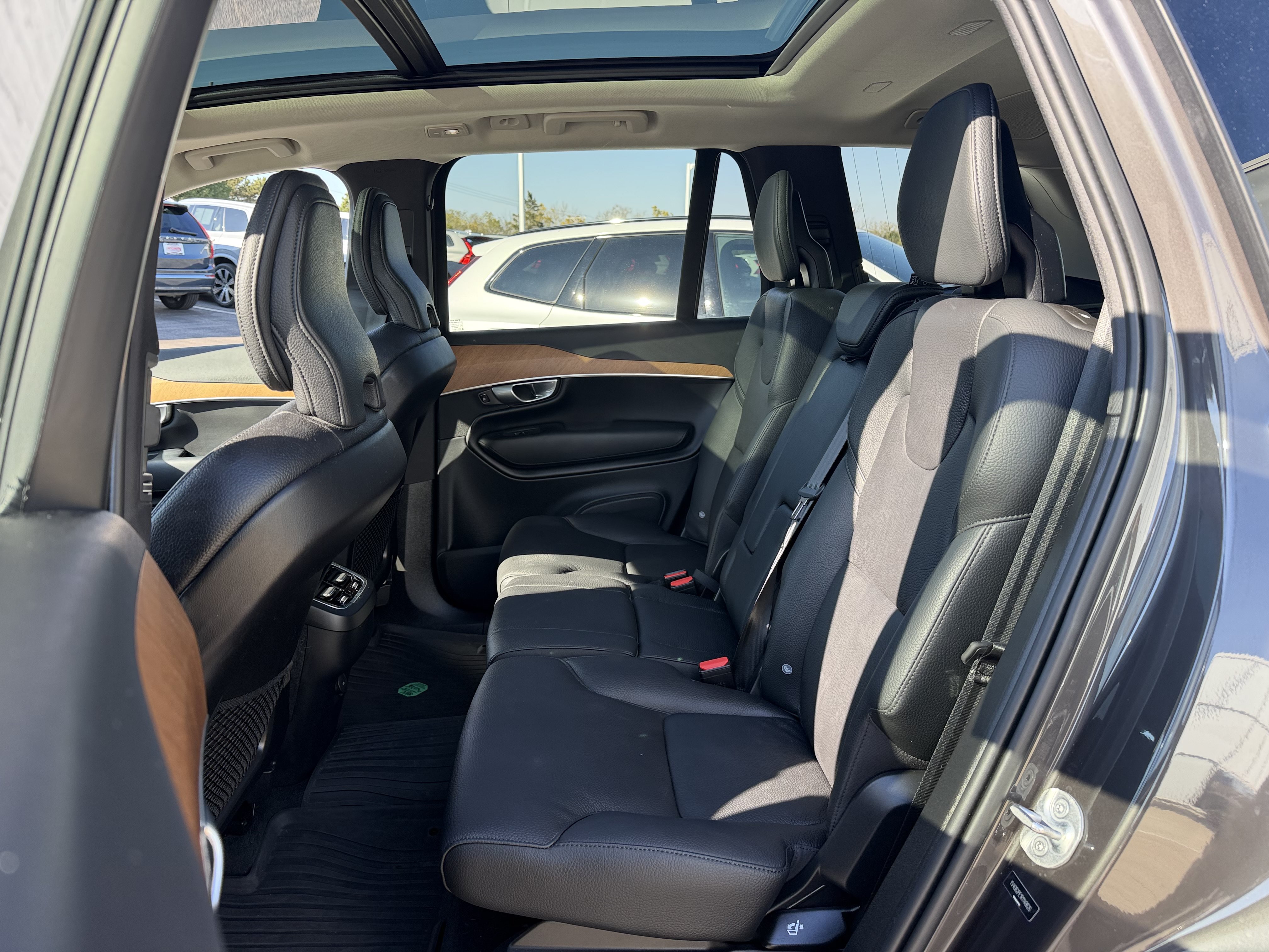 Used 2024 Volvo XC90 B6 Plus w/ Protection Package Premier AWD/4WD image 10