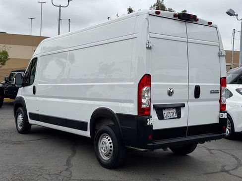 Used 2024 RAM ProMaster 2500 w/ Convenience Group FWD image 9