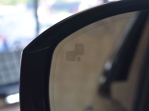 Used 2020 Land Rover Discovery HSE Luxury image 15