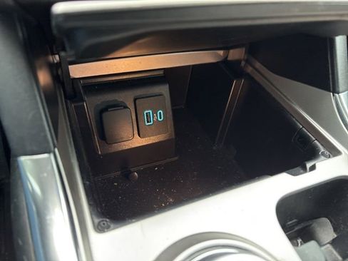 Used 2020 Ford Explorer Limited image 30