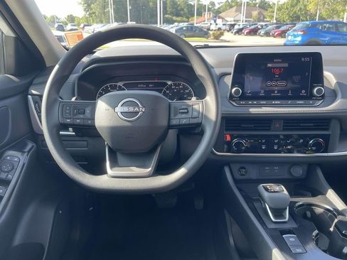 Used 2025 Nissan Rogue S image 13