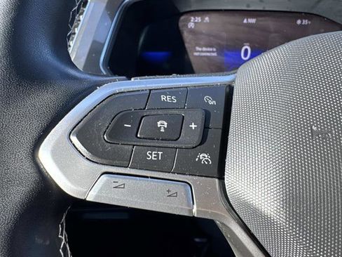 Used 2022 Volkswagen Tiguan SE image 13