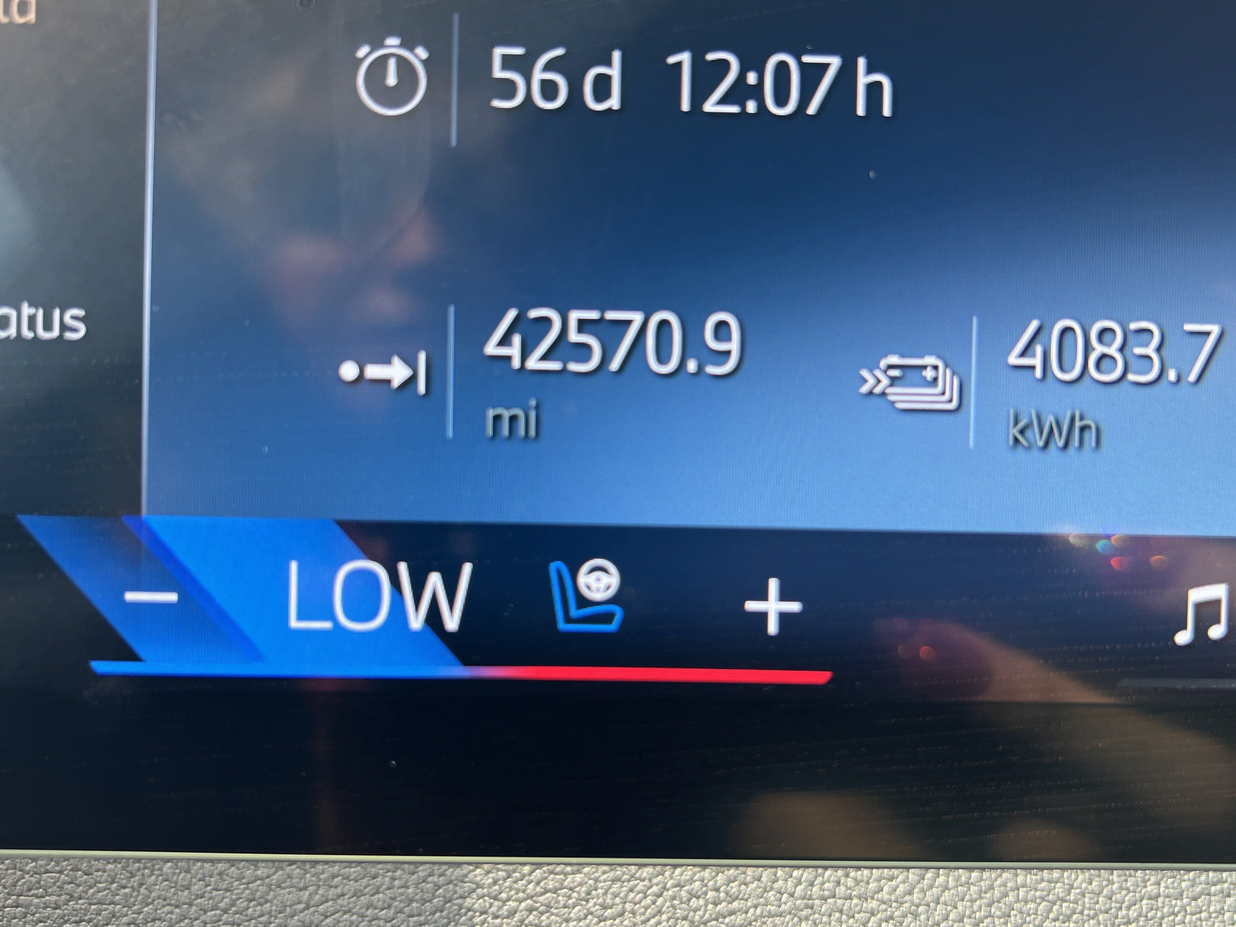 Used 2024 BMW iX xDrive50 w/ Premium Package AWD/4WD image 5
