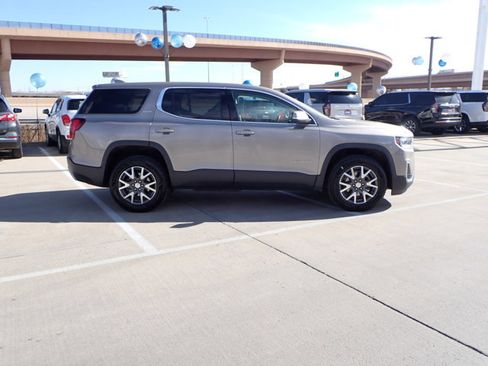 Used 2022 GMC Acadia SLE image 5