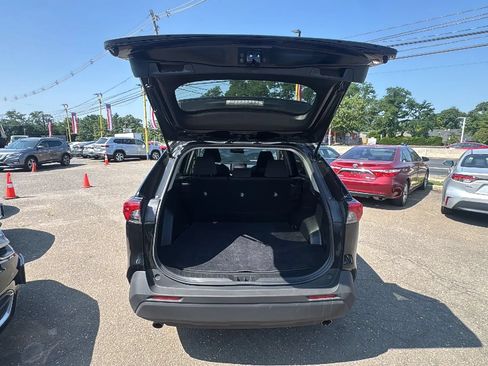 Used 2021 Toyota RAV4 LE FWD image 17
