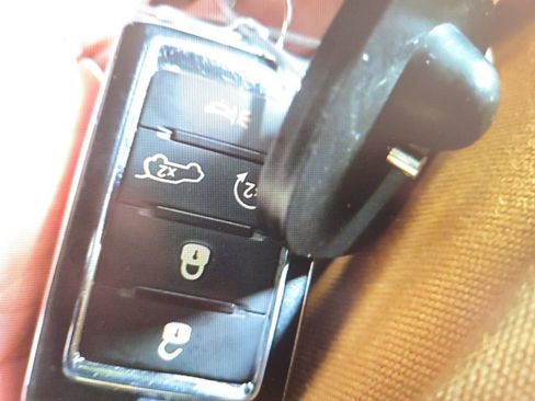 Used 2024 Jeep Grand Cherokee Altitude image 15