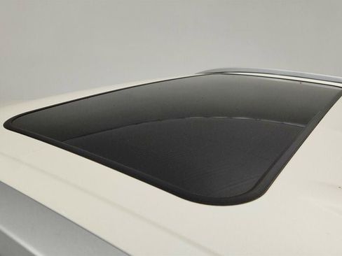 Used 2021 Toyota Highlander XLE image 10