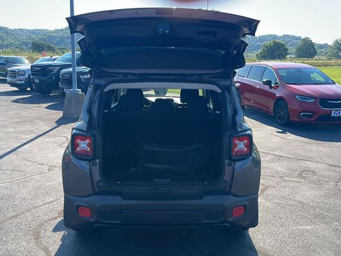 Used 2016 Jeep Renegade Latitude FWD image 27