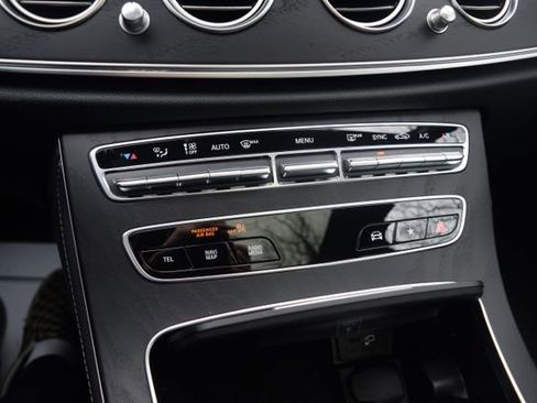 Used 2022 Mercedes-Benz E 350 4MATIC Sedan image 11