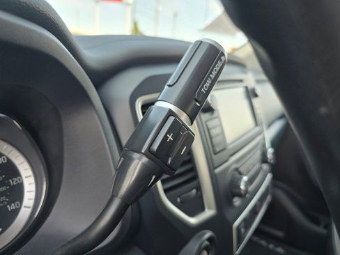 Used 2019 Nissan Titan S image 29