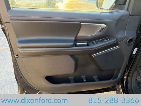 Used 2025 Ford Expedition Platinum image 25