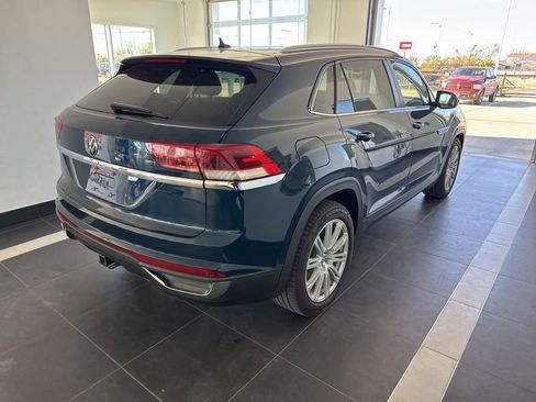 Used 2020 Volkswagen Atlas Cross Sport SE w/ Panoramic Sunroof Package image 3