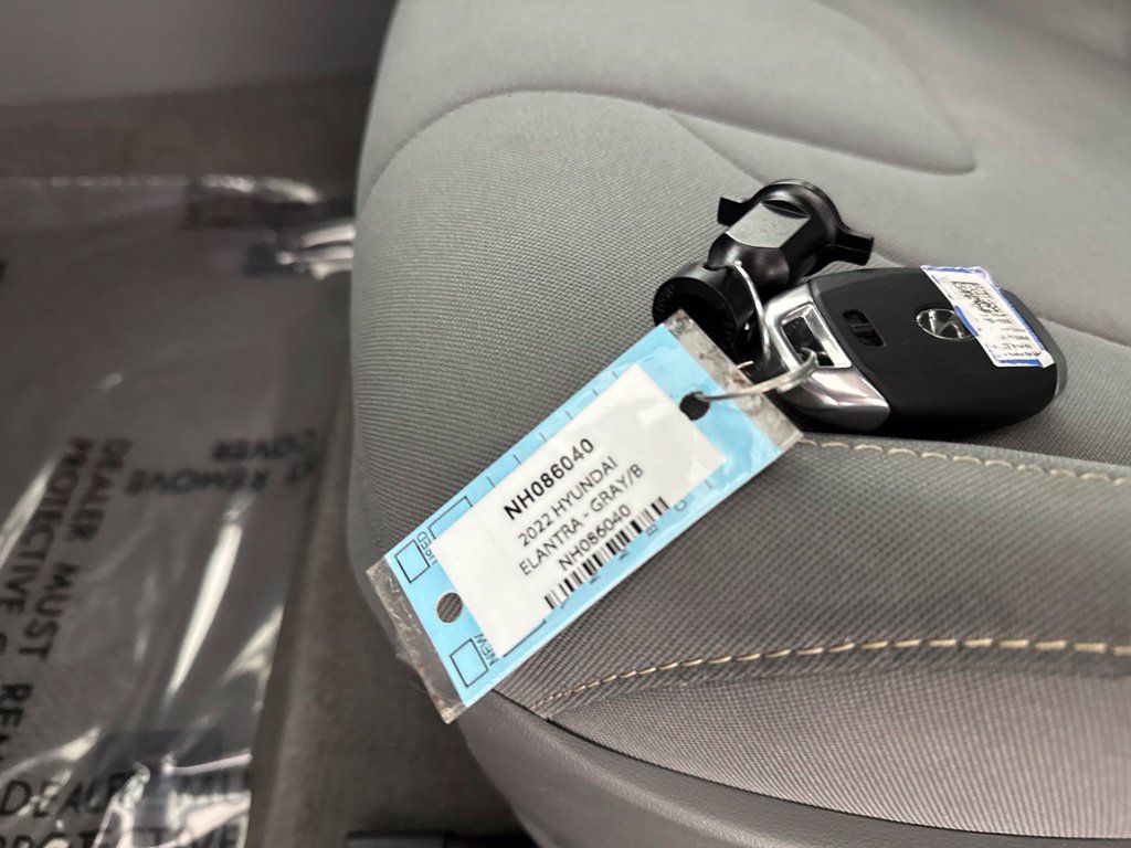 Used 2022 Hyundai Elantra SEL FWD image 31