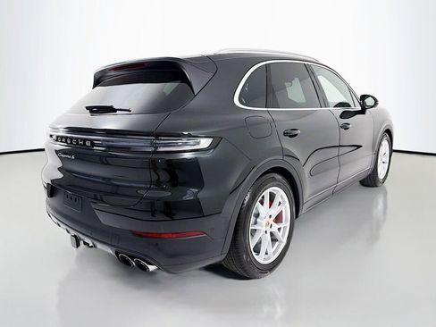 Certified 2025 Porsche Cayenne S AWD/4WD image 9