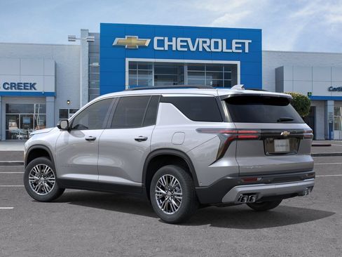 New 2026 Chevrolet Traverse LT w/ Driver Confidence Package FWD image 5