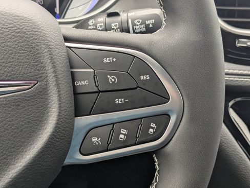 New 2026 Chrysler Pacifica Select image 25