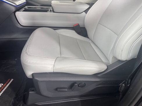 Used 2025 Ford Expedition Platinum w/ Driver's Package AWD/4WD image 13