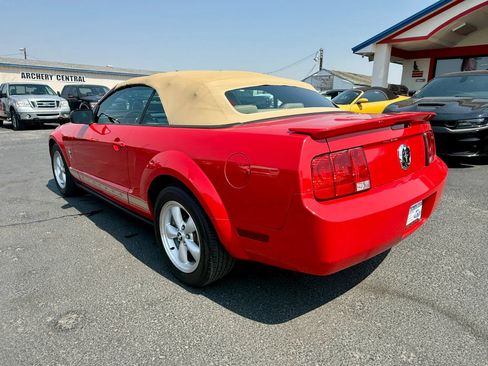 Used 2008 Ford Mustang Convertible RWD image 3