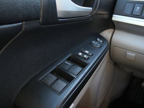 Used 2014 Toyota Camry LE image 12