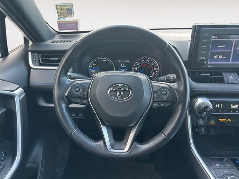 Used 2022 Toyota RAV4 SE image 14
