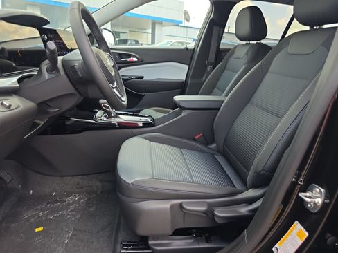 New 2026 Chevrolet Trax LT w/ Midnight Edition FWD image 10