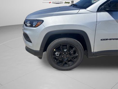 New 2026 Jeep Compass Latitude image 9