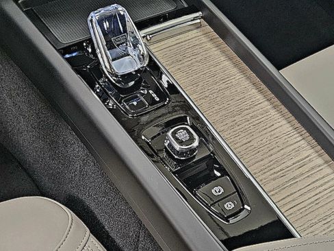 New 2026 Volvo XC60 B5 Plus w/ Protection Package Premier AWD/4WD image 45