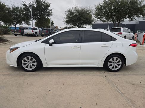Used 2021 Toyota Corolla LE image 5