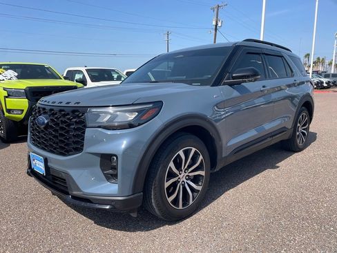 Used 2025 Ford Explorer ST-Line RWD image 3