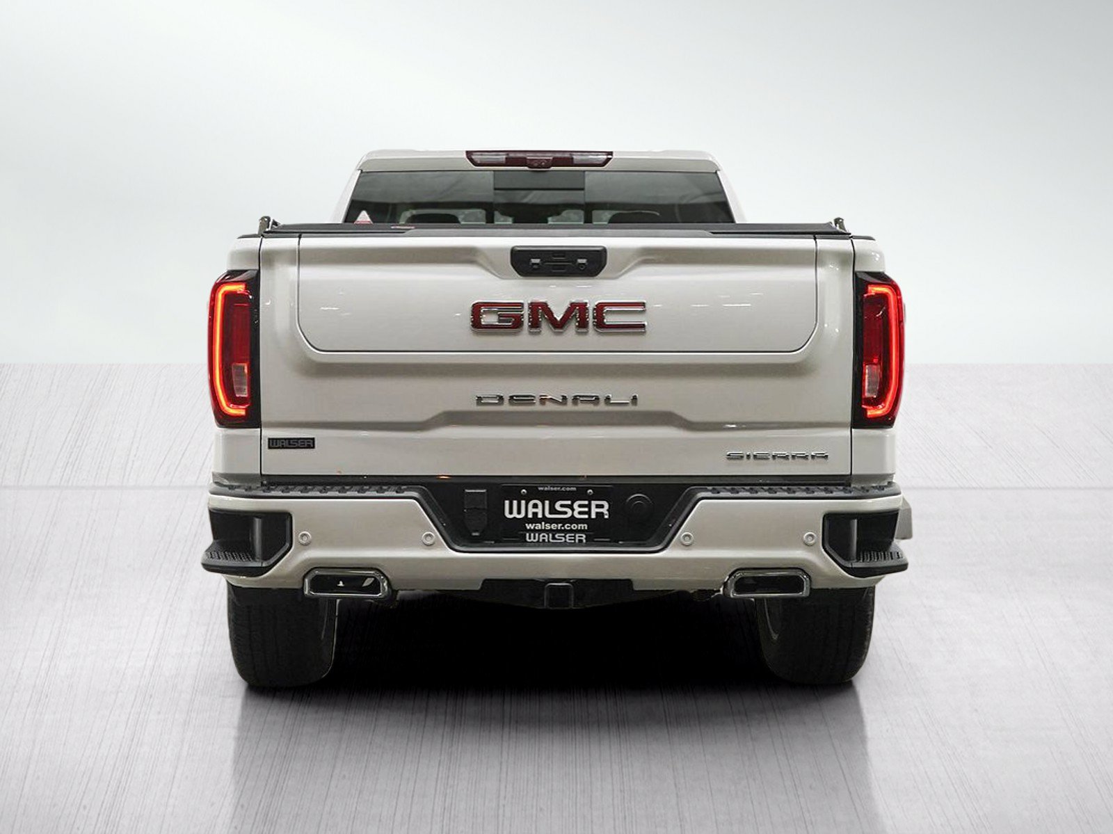 Used 2023 GMC Sierra 1500 Denali w/ Technology Package AWD/4WD image 4