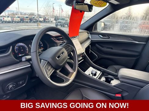 New 2025 Jeep Grand Cherokee L Limited w/ Luxury Tech Group II image 24