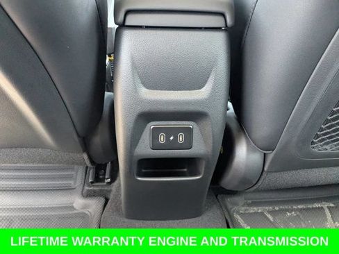 Used 2025 Hyundai Venue Limited FWD image 15