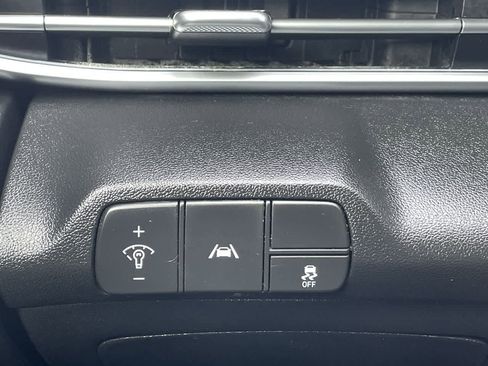 Used 2023 Hyundai Elantra Limited image 28