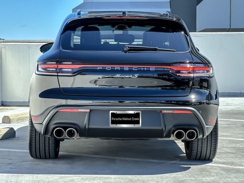 Certified 2024 Porsche Macan S AWD/4WD image 8