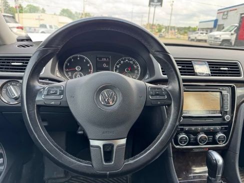 Used 2015 Volkswagen Passat 1.8T SEL Premium FWD image 18