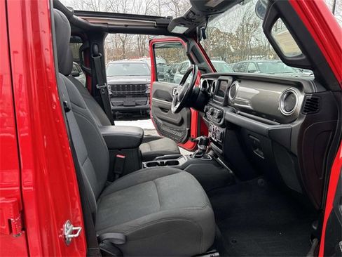 Used 2019 Jeep Wrangler Unlimited Sahara w/ Cold Weather Group image 18