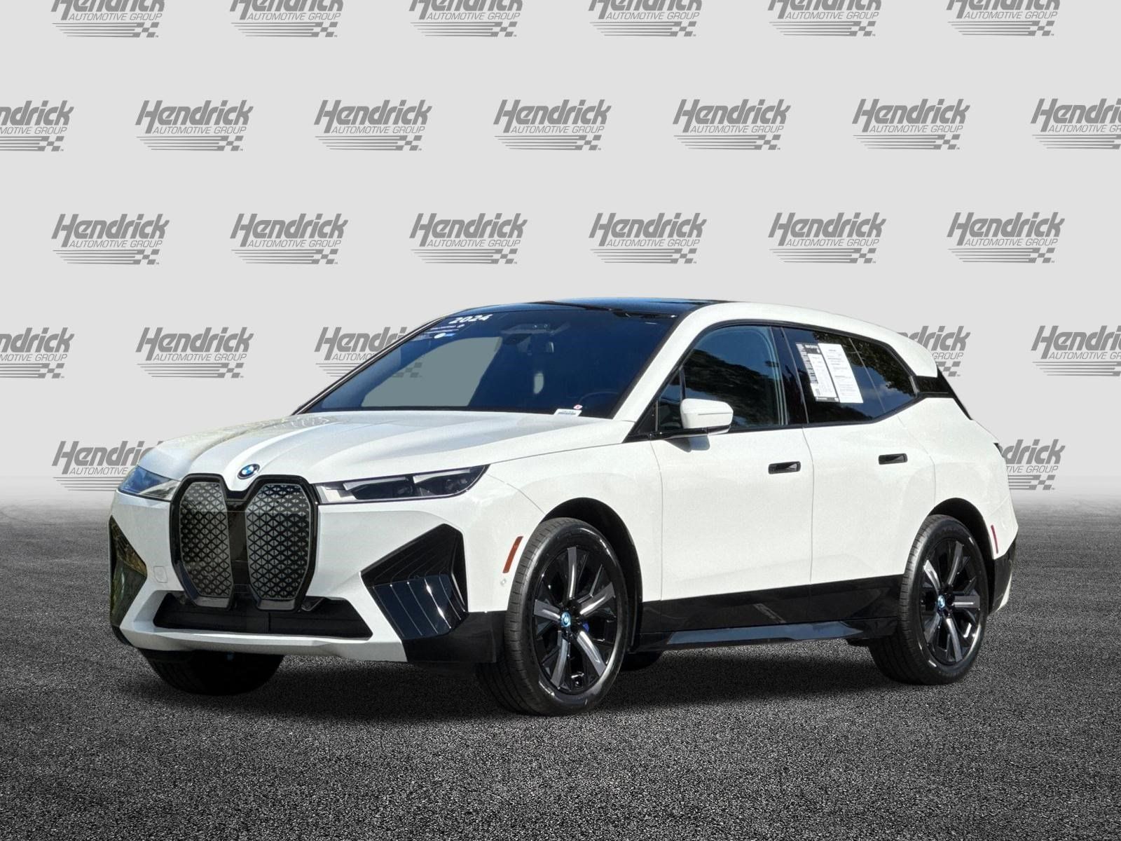 Used 2024 BMW iX xDrive50 w/ Sport Package AWD/4WD image 9