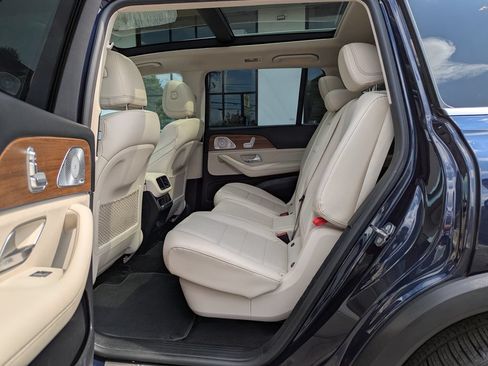 Used 2021 Mercedes-Benz GLS 450 4MATIC image 41