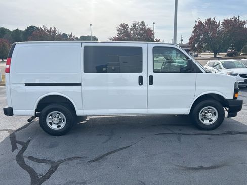 Used 2022 Chevrolet Express 2500 w/ Driver Convenience Package image 8