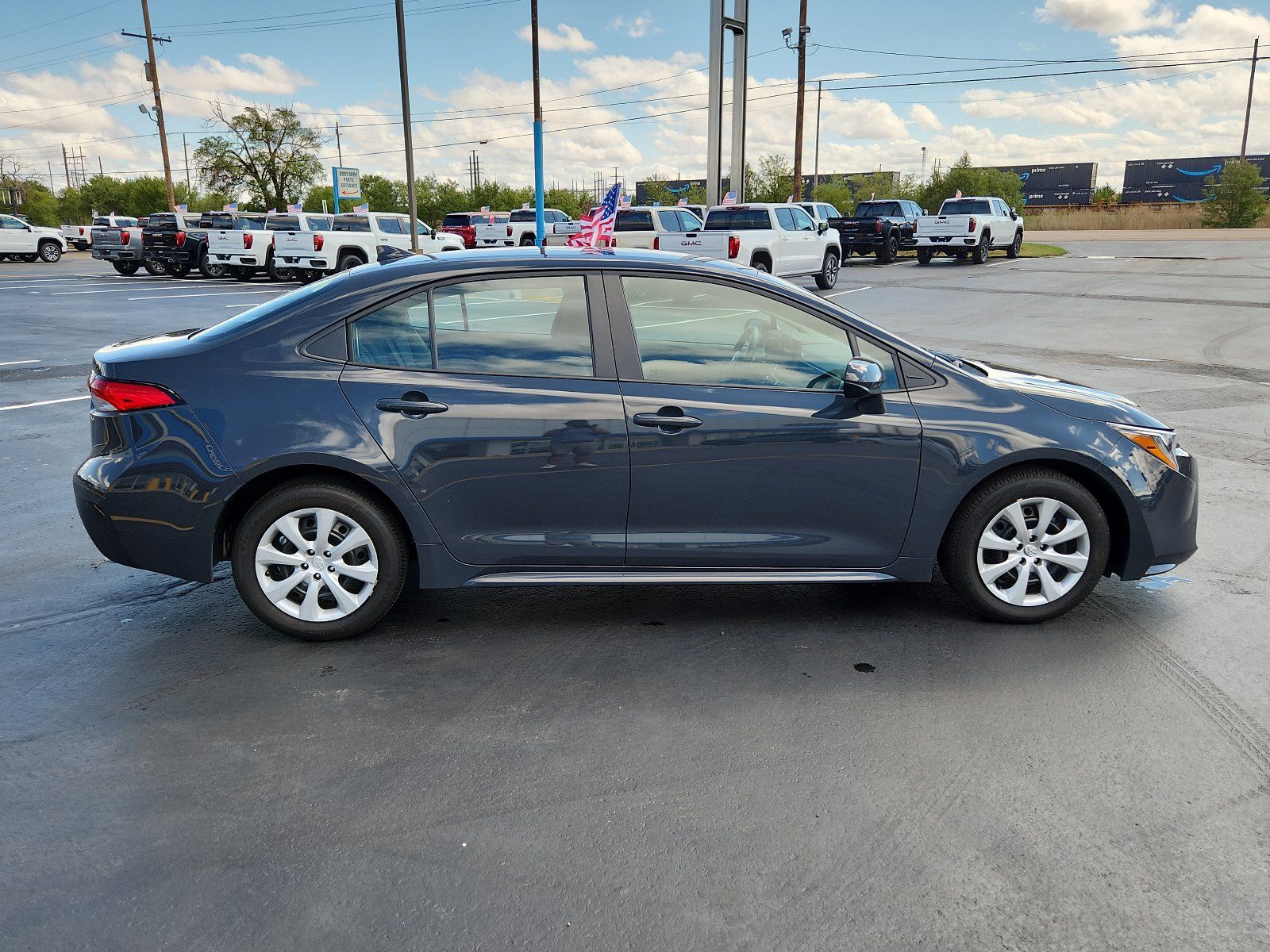 Used 2025 Toyota Corolla LE FWD image 5