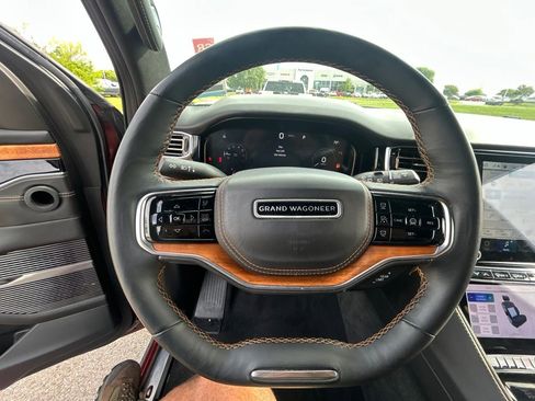Used 2024 Jeep Grand Wagoneer Series III w/ Rear-Seat Entertainment Group AWD/4WD image 19