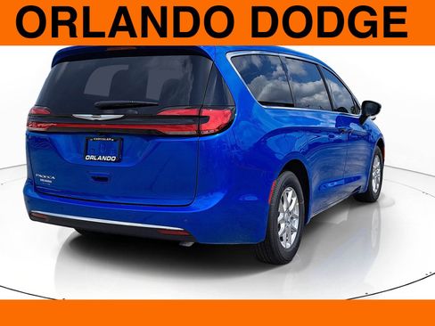 New 2026 Chrysler Pacifica Select image 4