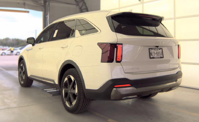 Used 2025 Kia Sorento EX AWD/4WD image 4