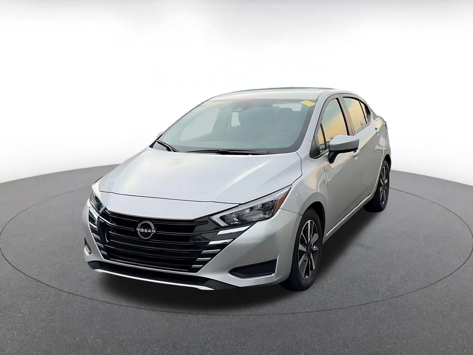 Used 2025 Nissan Versa SV FWD image 4