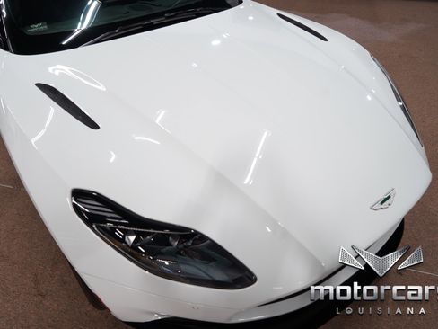 Used 2018 Aston Martin DB11 Coupe image 14