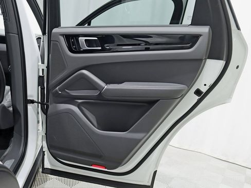Used 2019 Porsche Cayenne image 33