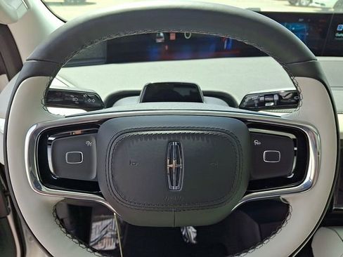 New 2026 Lincoln Navigator L Reserve AWD/4WD image 8