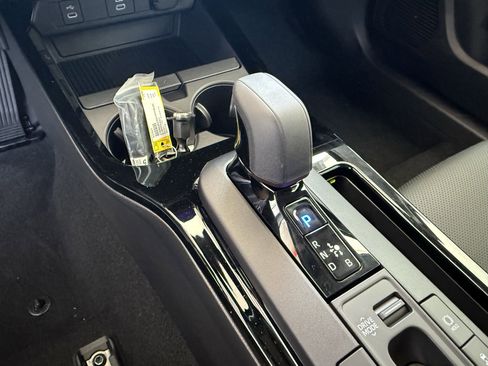 Certified 2025 Toyota Prius Plug-In Hybrid image 17