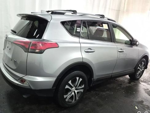 Used 2018 Toyota RAV4 LE FWD image 4